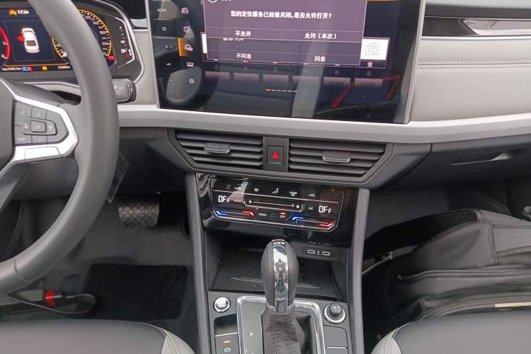 Used Volkswagen Bora 2025 Model, Facelifted 300TSI DSG Zunxing Edition Audio And AC Panel