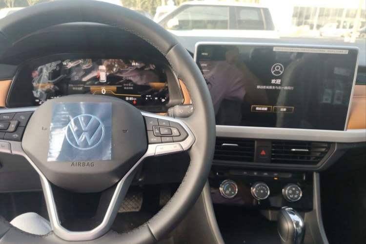 Used Volkswagen Bora 2025 Facelifted 200TSI DSG Yuexing Navigation Edition Audio And AC Panel