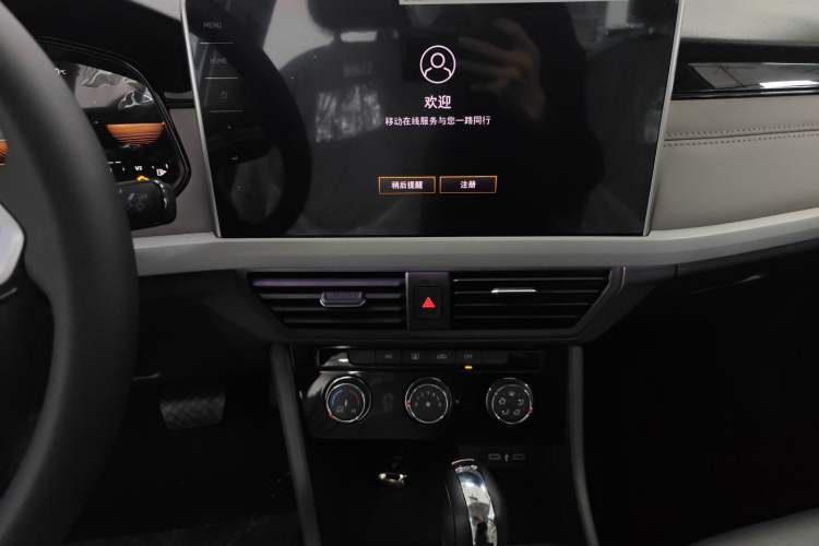 Used Volkswagen Bora 2025 Facelifted 200TSI DSG Yuexing Navigation Edition Audio And AC Panel