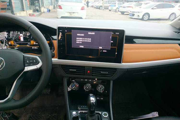 Used Volkswagen Bora 2025 Facelifted 200TSI DSG Yuexing Navigation Edition Audio And AC Panel