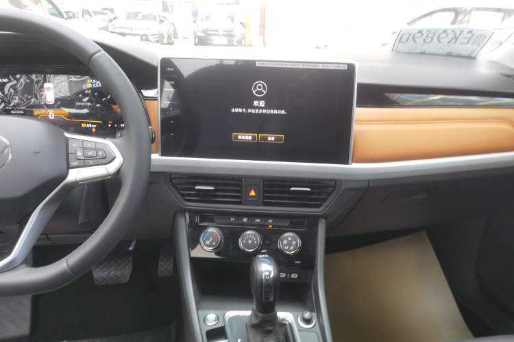 Used Volkswagen Bora 2025 Facelifted 200TSI DSG Yuexing Navigation Edition Audio And AC Panel