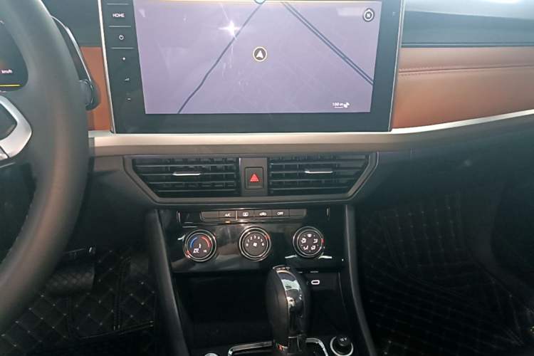 Used Volkswagen Bora 2025 200TSI DSG Enjoy Driving Navigation Edition Audio And AC Panel