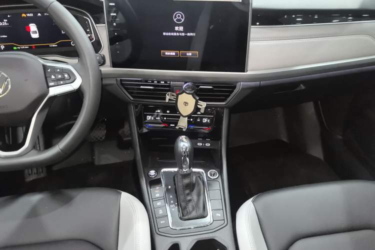 Used Volkswagen Bora 2025 300TSI DSG Prestige Edition Audio And AC Panel