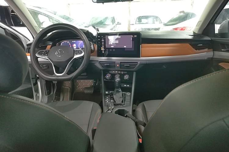 Used Volkswagen Bora 2025 Model, Facelifted 200TSI DSG Yuexing PRO Edition Center Console