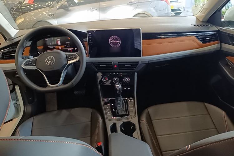 Used Volkswagen Bora 2025 Facelifted 200TSI DSG Yuexing Navigation Edition Center Console