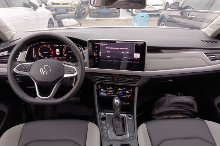 Used Volkswagen Bora 2025 Model, Facelifted 300TSI DSG Zunxing Edition Center Console