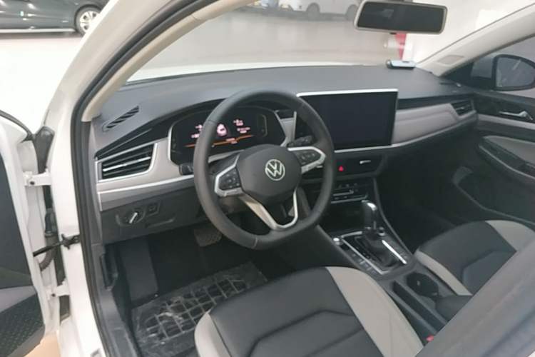 Used Volkswagen Bora 2025 300TSI DSG Prestige Edition Center Console