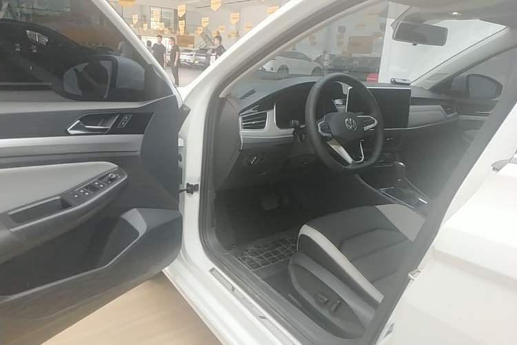 Used Volkswagen Bora 2025 300TSI DSG Prestige Edition Driver Seat