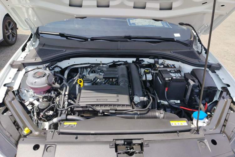 Used Volkswagen Bora 2025 Model, Facelifted 200TSI DSG Yuexing PRO Edition Engine Bay