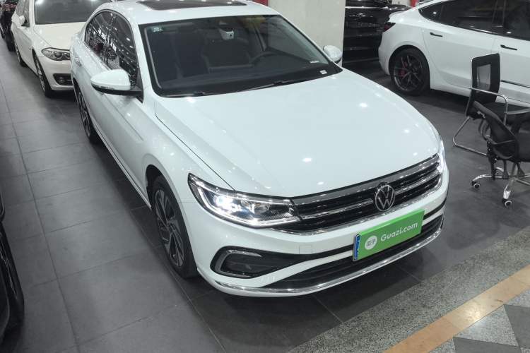 Used Volkswagen Bora 2025 300TSI DSG Prestige Edition Front Right 45 Deg