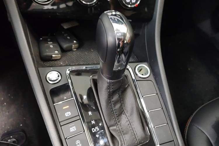 Used Volkswagen Bora 2025 Facelifted 200TSI DSG Yuexing Navigation Edition Gear Lever