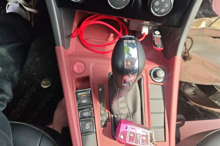 Used Volkswagen Bora 2025 Model, Facelifted 200TSI DSG Yuexing PRO Edition Gear Lever