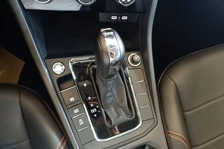 Used Volkswagen Bora 2025 Facelifted 200TSI DSG Yuexing Navigation Edition Gear Lever