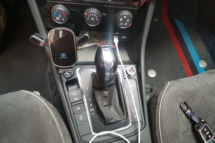 Used Volkswagen Bora 2025 Model, Facelifted 200TSI DSG Yuexing PRO Edition Gear Lever