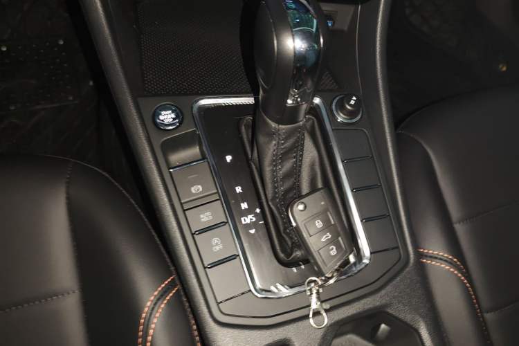 Used Volkswagen Bora 2025 Facelifted 200TSI DSG Yuexing Navigation Edition Gear Lever