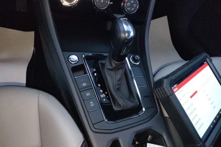 Used Volkswagen Bora 2025 Facelifted 200TSI DSG Yuexing Navigation Edition Gear Lever