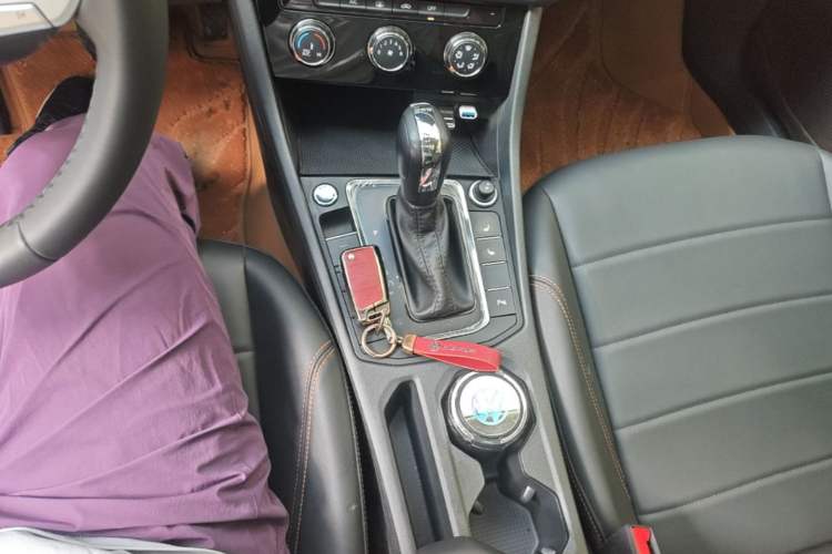 Used Volkswagen Bora 2025 Facelifted 200TSI DSG Yuexing Navigation Edition Gear Lever