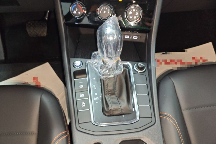 Used Volkswagen Bora 2025 Facelifted 200TSI DSG Yuexing Navigation Edition Gear Lever