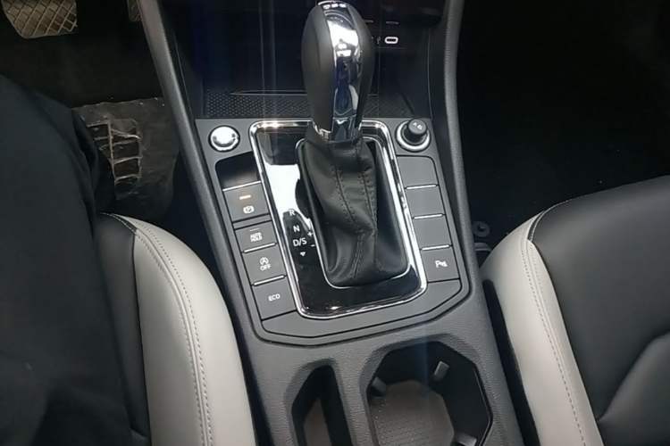 Used Volkswagen Bora 2025 300TSI DSG Prestige Edition Gear Lever