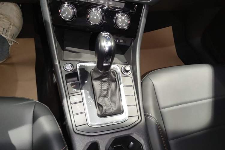 Used Volkswagen Bora 2025 Model, Facelifted 200TSI DSG Yuexing PRO Edition Gear Lever