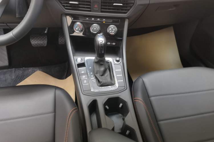 Used Volkswagen Bora 2025 Facelifted 200TSI DSG Yuexing Navigation Edition Gear Lever