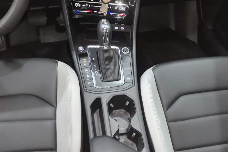 Used Volkswagen Bora 2025 300TSI DSG Prestige Edition Gear Lever