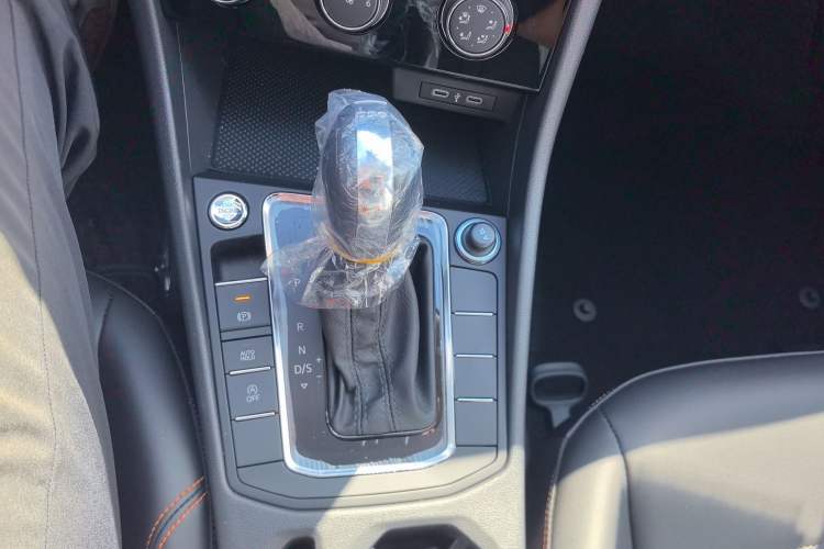 Used Volkswagen Bora 2025 Facelifted 200TSI DSG Yuexing Navigation Edition Gear Lever