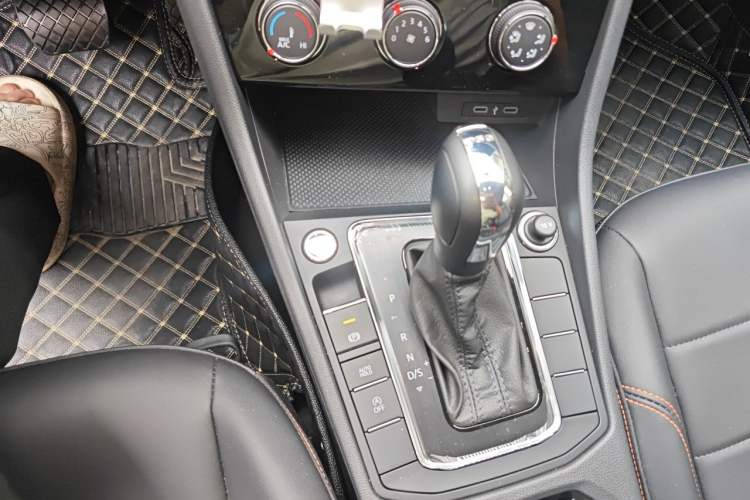Used Volkswagen Bora 2025 Facelifted 200TSI DSG Yuexing Navigation Edition Gear Lever