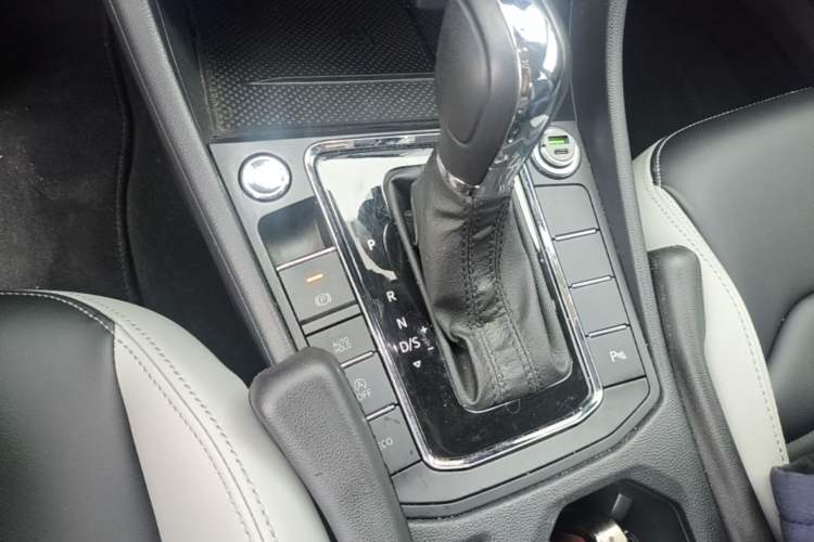 Used Volkswagen Bora 2025 300TSI DSG Prestige Edition Gear Lever