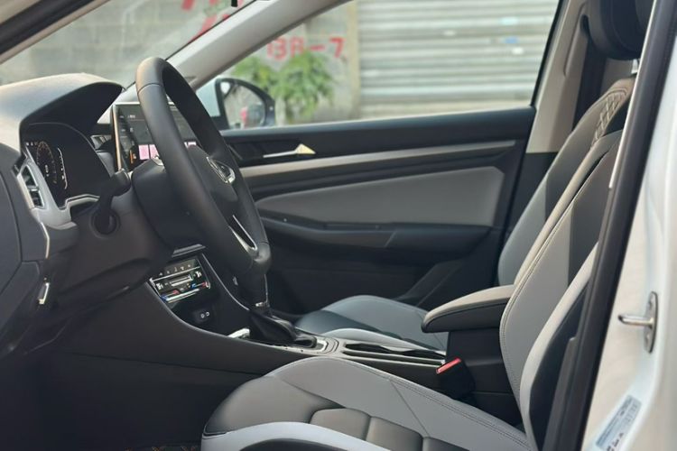 Used Volkswagen Bora 2025 300TSI DSG Prestige Edition Interior 2