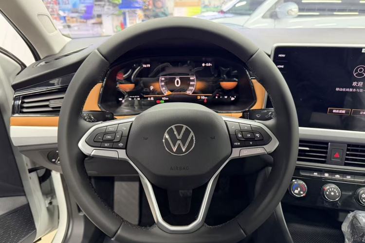 Used Volkswagen Bora 2025 Facelifted 200TSI DSG Yuexing Navigation Edition Interior 3