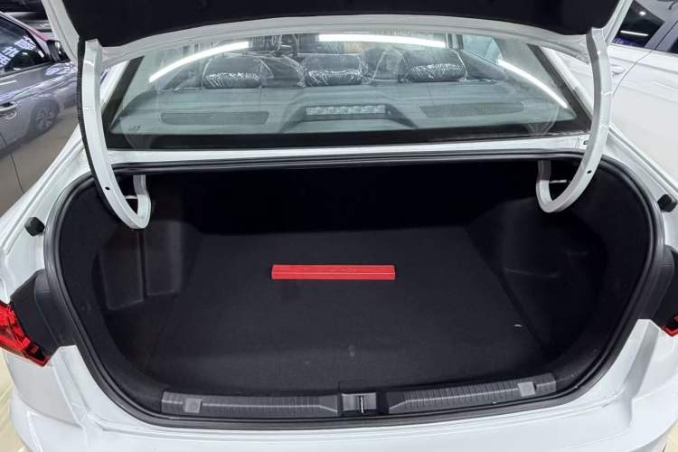 Used Volkswagen Bora 2025 Facelifted 200TSI DSG Yuexing Navigation Edition Interior 7