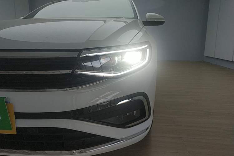 Used Volkswagen Bora 2025 300TSI DSG Prestige Edition Left Front Headlight