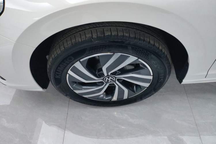 Used Volkswagen Bora 2025 Facelifted 200TSI DSG Yuexing Navigation Edition Left Front Wheel Hub