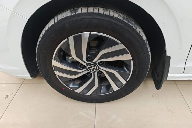 Used Volkswagen Bora 2025 Facelifted 200TSI DSG Yuexing Navigation Edition Left Front Wheel Hub