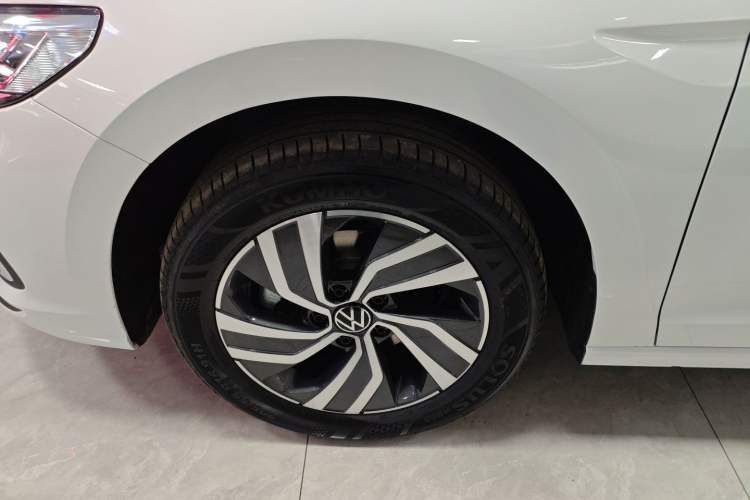 Used Volkswagen Bora 2025 Facelifted 200TSI DSG Yuexing Navigation Edition Left Front Wheel Hub