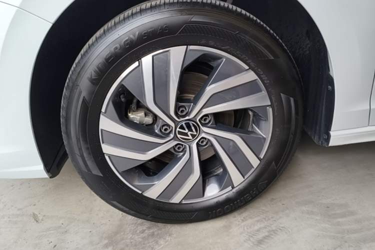 Used Volkswagen Bora 2025 Facelifted 200TSI DSG Yuexing Navigation Edition Left Front Wheel Hub