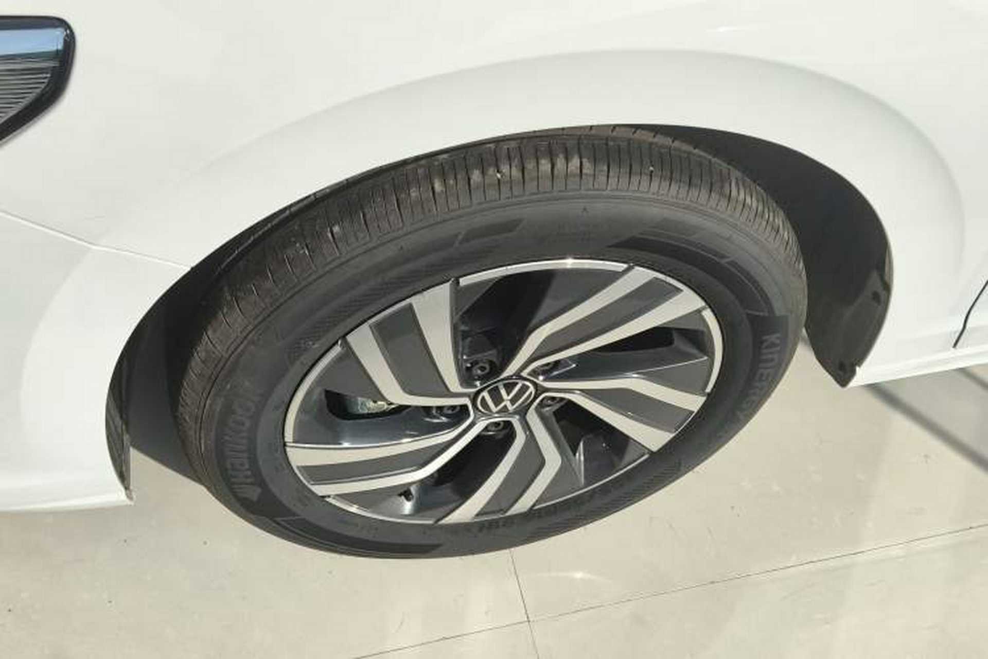 Used Volkswagen Bora 2025 Facelifted 200TSI DSG Yuexing Navigation Edition Left Front Wheel Hub