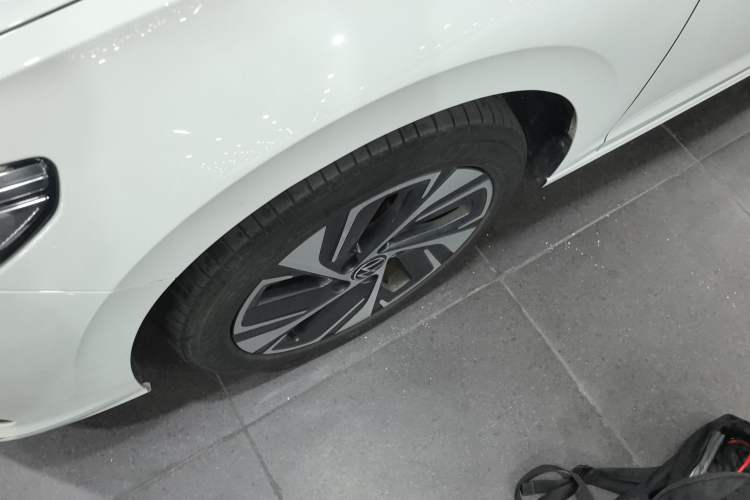 Used Volkswagen Bora 2025 300TSI DSG Prestige Edition Left Front Wheel Hub