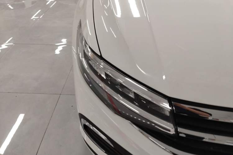 Used Volkswagen Bora 2025 Facelifted 200TSI DSG Yuexing Navigation Edition Right Front Headlight