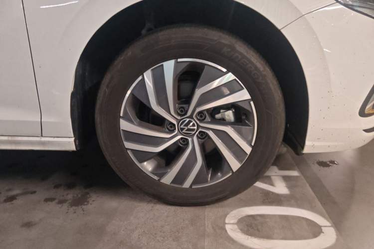 Used Volkswagen Bora 2025 Facelifted 200TSI DSG Yuexing Navigation Edition Right Front Wheel Hub