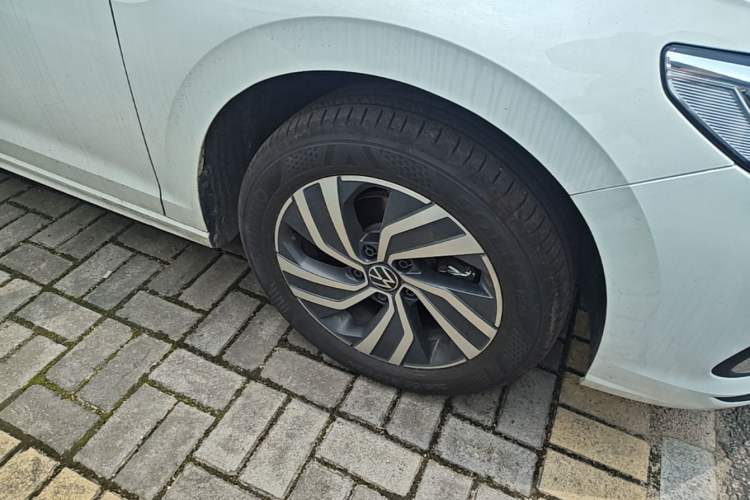 Used Volkswagen Bora 2025 Facelifted 200TSI DSG Yuexing Navigation Edition Right Front Wheel Hub