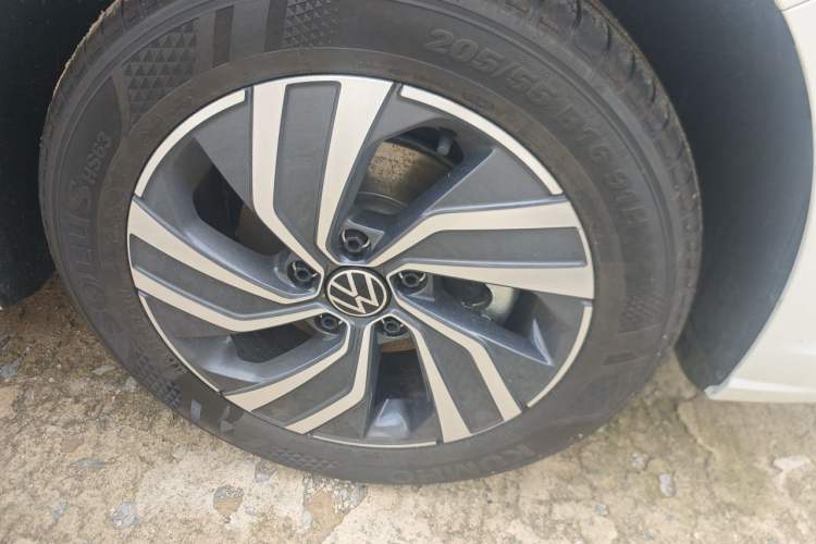 Used Volkswagen Bora 2025 200TSI DSG Enjoy Driving Navigation Edition Right Front Wheel Hub