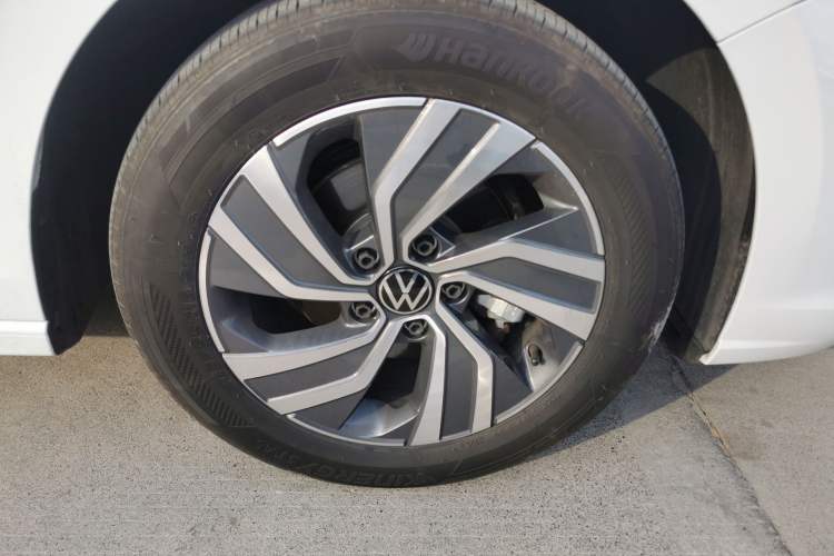 Used Volkswagen Bora 2025 200TSI DSG Enjoy Driving Navigation Edition Right Front Wheel Hub