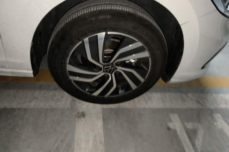 Used Volkswagen Bora 2025 200TSI DSG Enjoy Driving Navigation Edition Right Front Wheel Hub