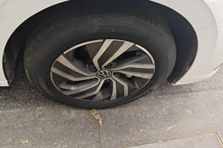 Used Volkswagen Bora 2025 200TSI DSG Enjoy Driving Navigation Edition Right Front Wheel Hub