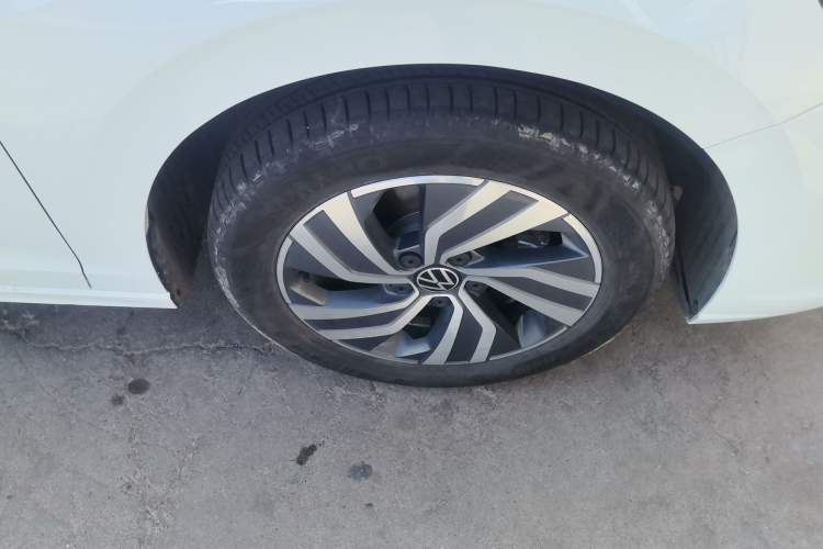 Used Volkswagen Bora 2025 200TSI DSG Enjoy Driving Navigation Edition Right Front Wheel Hub
