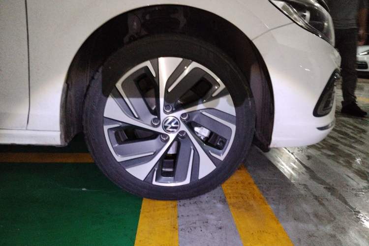Used Volkswagen Bora 2025 200TSI DSG Enjoy PRO Edition Right Front Wheel Hub