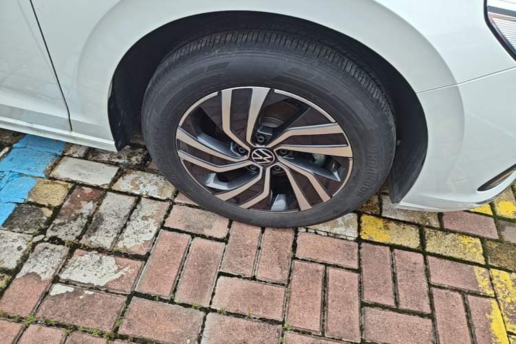 Used Volkswagen Bora 2025 200TSI DSG Enjoy Driving Navigation Edition Right Front Wheel Hub