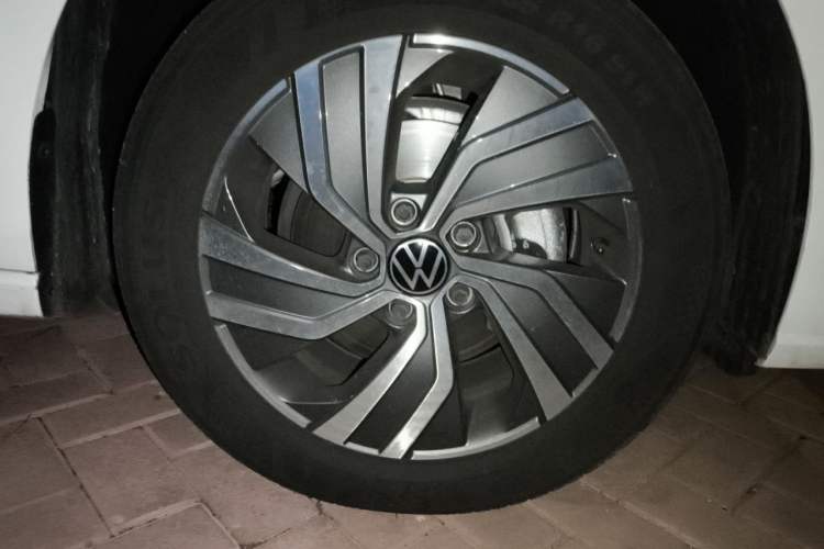 Used Volkswagen Bora 2025 280TSI DSG Comfort Edition Right Front Wheel Hub
